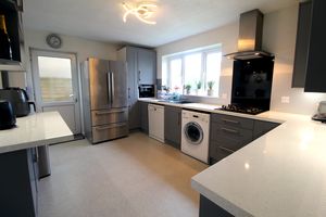 Kitchen/Breakfast Room- click for photo gallery
